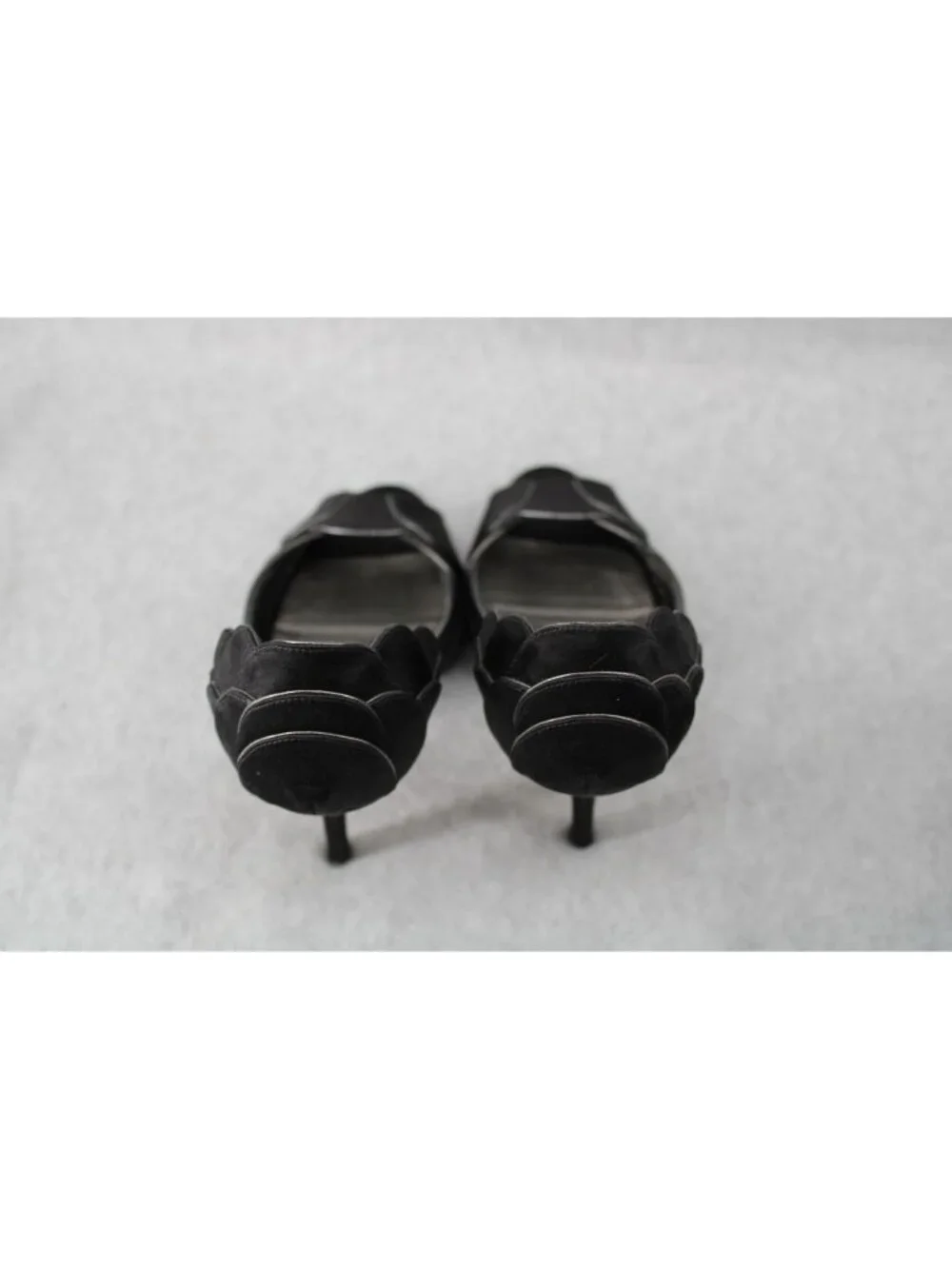 Oscar De La Renta Black Satin Petal D'Orsay Heels Open Toe Size 38 94791